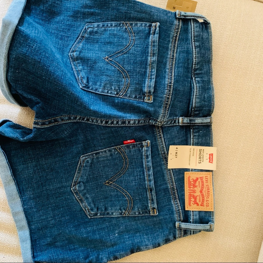 Levi’s women Jean shorts size 27